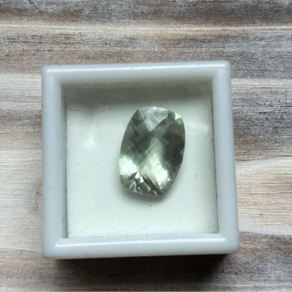 Prasiolite green amethyst 9cts unmounted